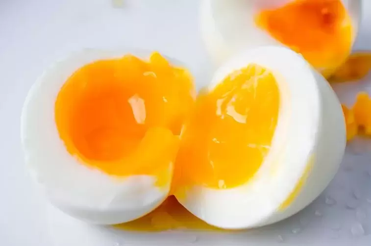 Half-boiled eggs on a carbohydrate-free diet