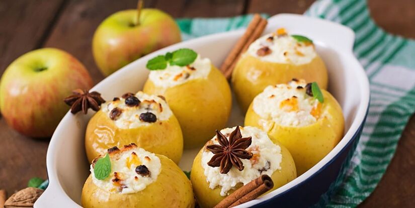 The ideal dessert for a hypoallergenic diet-baked apples with cottage cheese